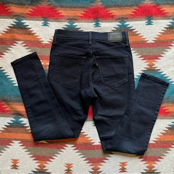 Levi’s Dark Indigo Blue Women's Skinny Jeans. 26. - Picture 4 of 5